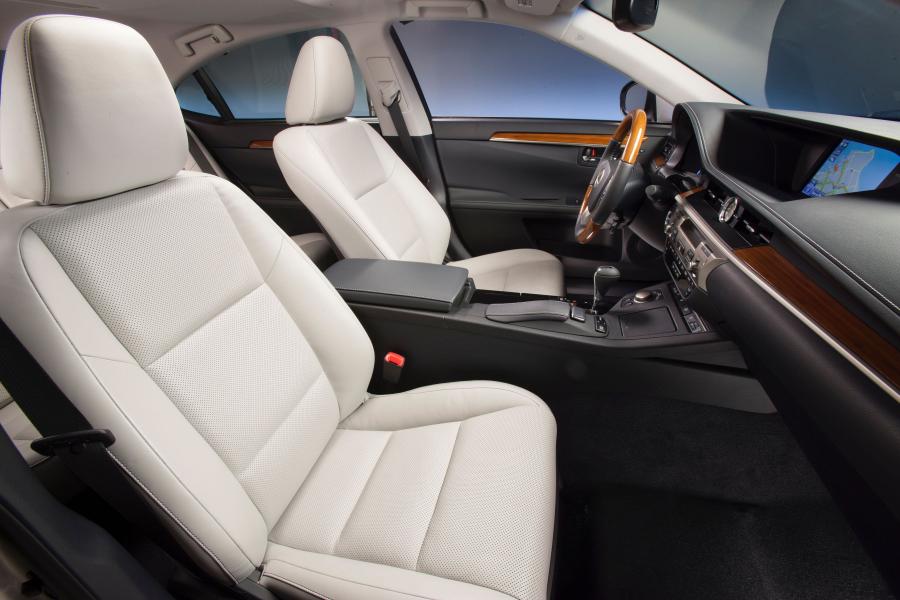  Lexus ES300h 2012 года  (фото 13 из 44)